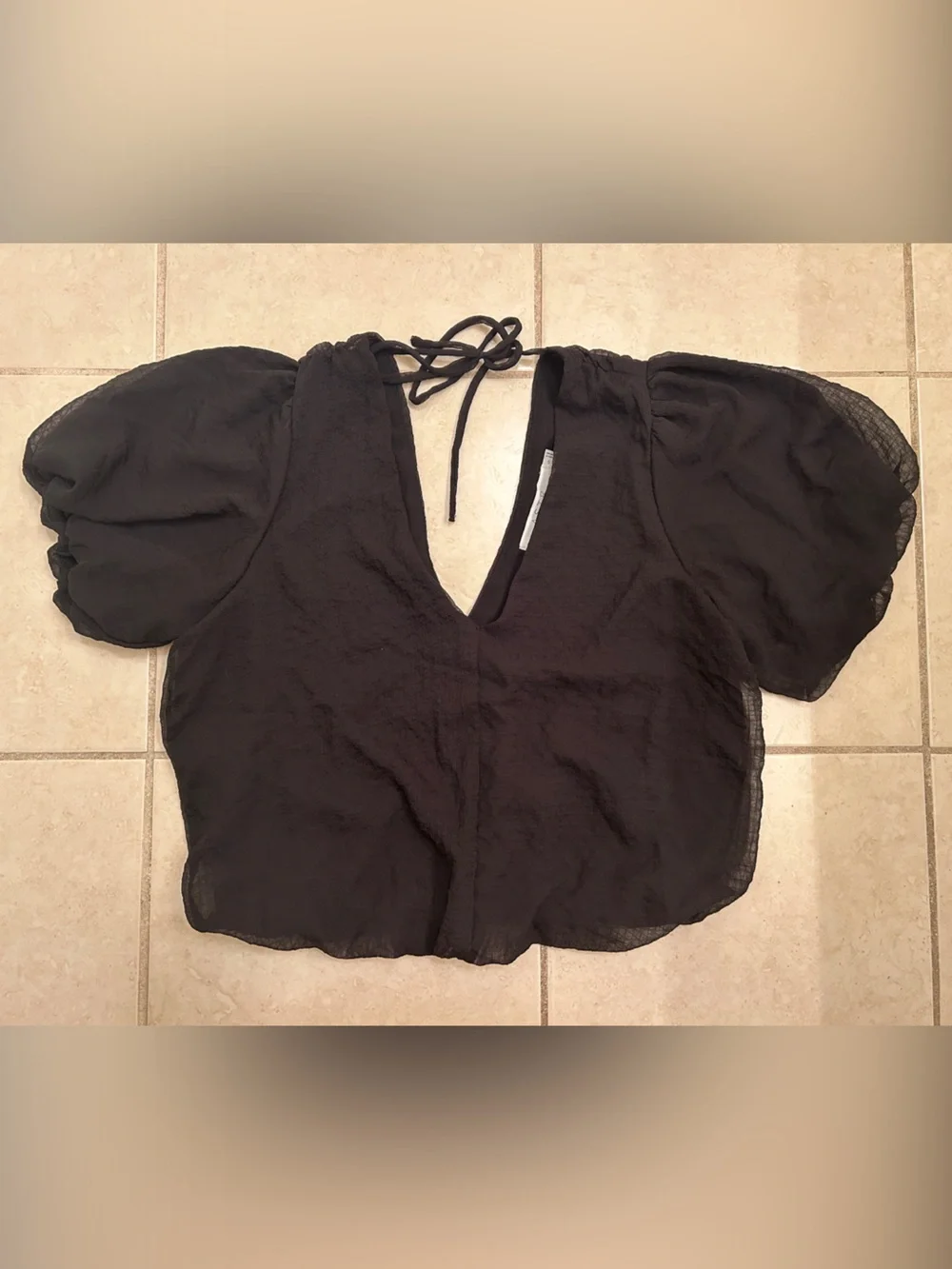 Astr Black Puff Sleeve Cropped V-Neck Tie-Back Blouse
